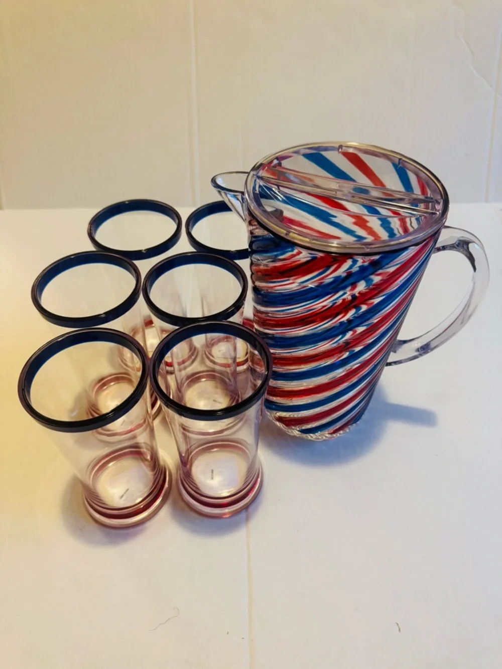 NWOT 7pc Americana Acrylic Swirl Pitcher/Lid & Tumbler Set - Red/Blue